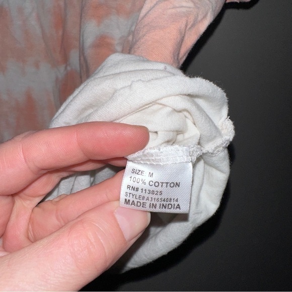 Attitude not included tie dye pineapple cropped Tshirt - Picture 4 of 5